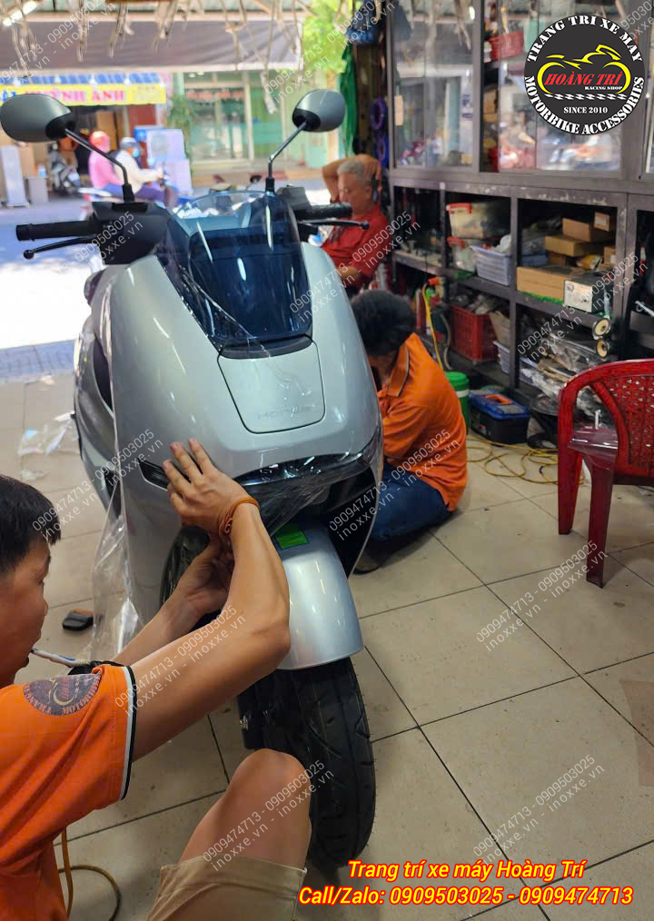 Dán keo xe và lắp phụ kiện cho xe Honda UC3