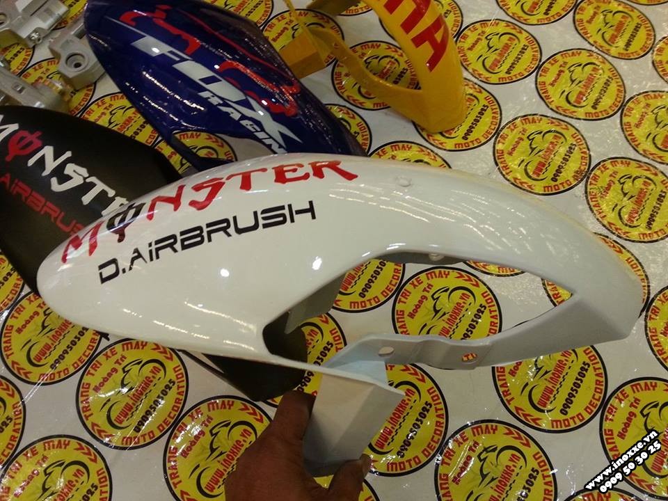 Dè trước Ducati sơn Airbrush xe Exciter 150