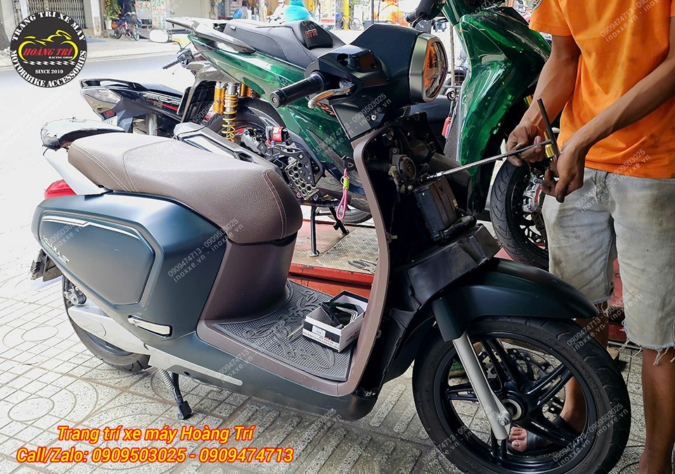 Rổ trước mặt nạ xe máy điện Vinfast Klara, Feliz