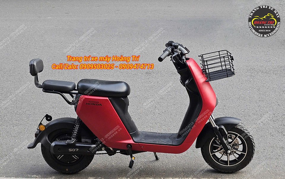 Rổ trước mặt nạ xe máy điện