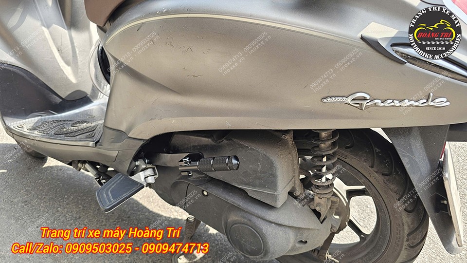 Gác chân phụ xe Grande