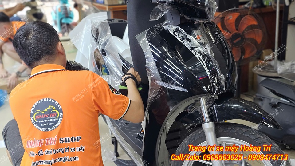 Dán keo xe máy điện Dat Bike Quantum