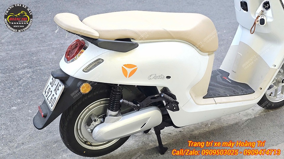Gác chân phụ HTR nhôm CNC xe máy điện Yadea