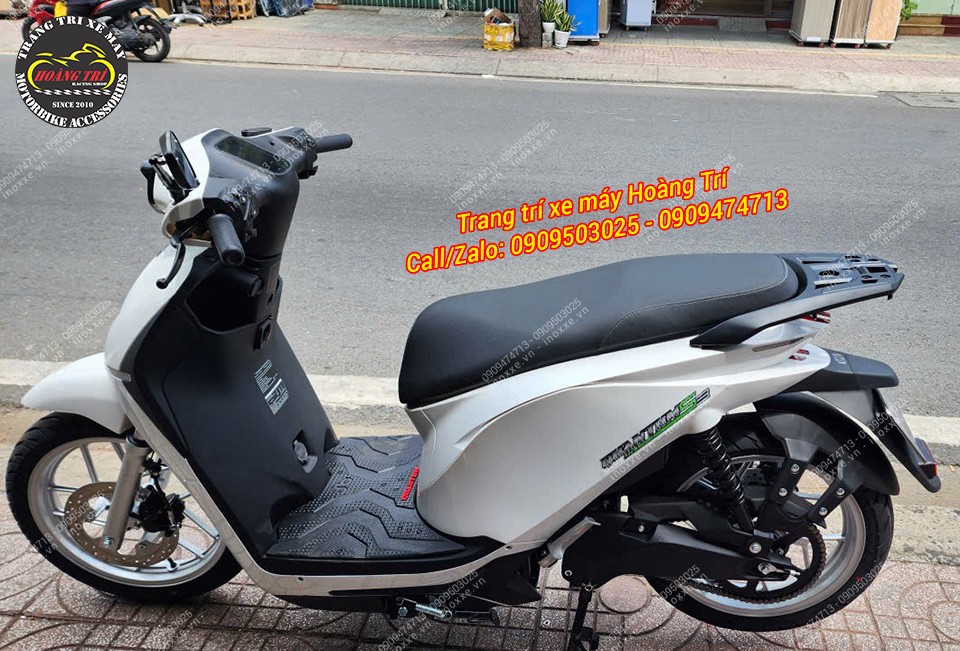 Thảm để chân cao su xe máy điện Quantum