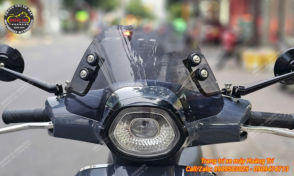 Kính chắn gió xe máy điện Yadea