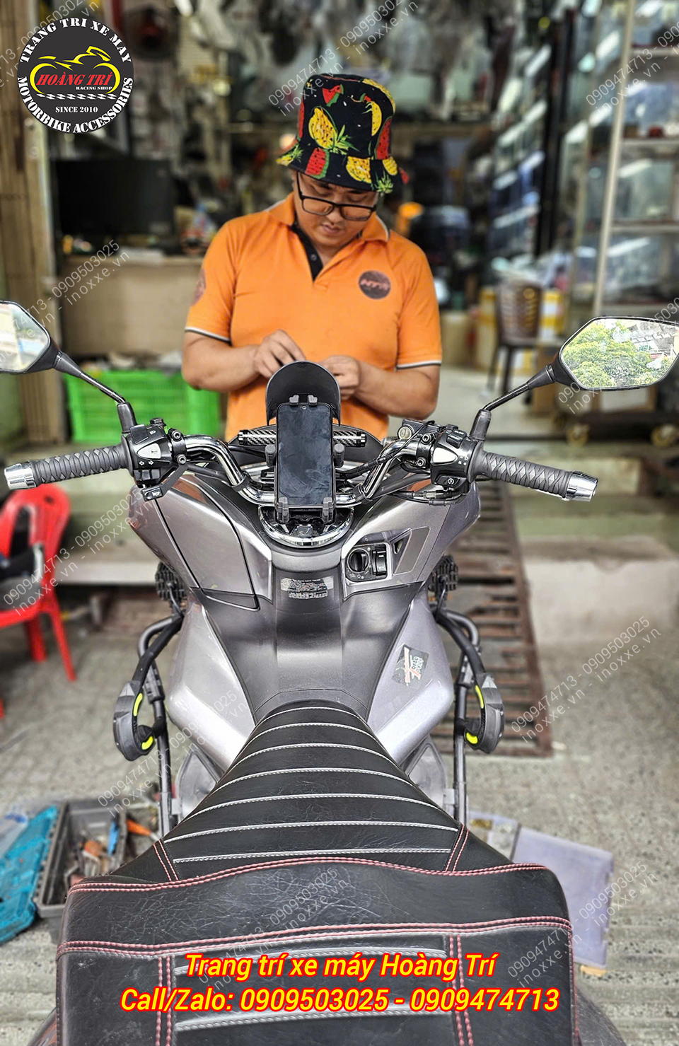 Giá đỡ điện thoại FRX tích hợp sạc không dây