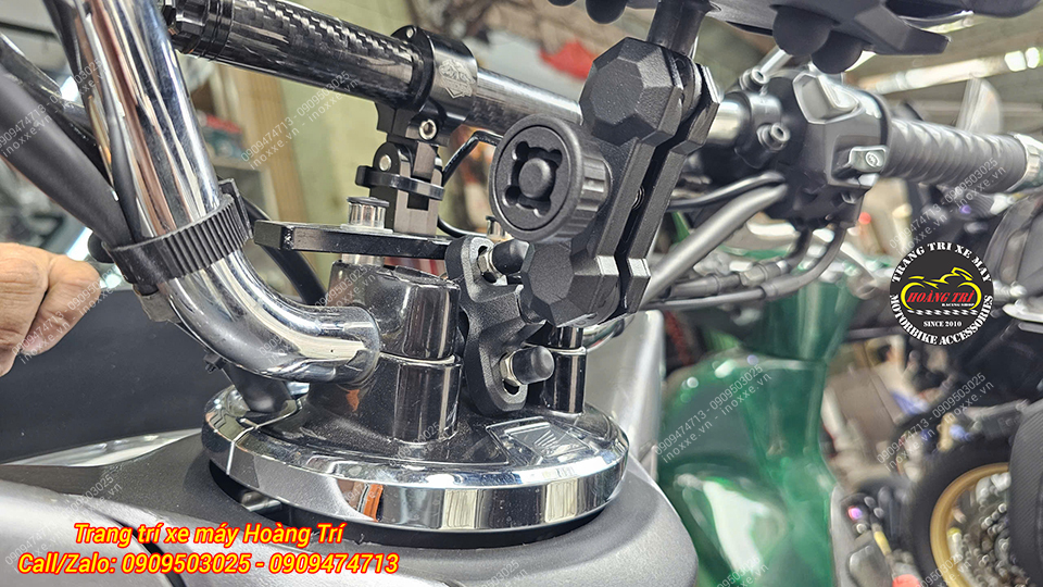 Giá đỡ điện thoại FRX tích hợp sạc không dây