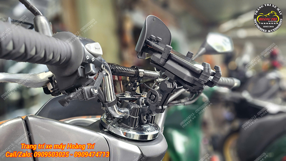 Giá đỡ điện thoại FRX tích hợp sạc không dây