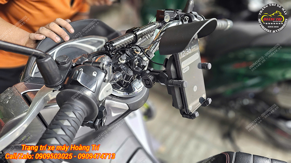 Giá đỡ điện thoại FRX tích hợp sạc không dây