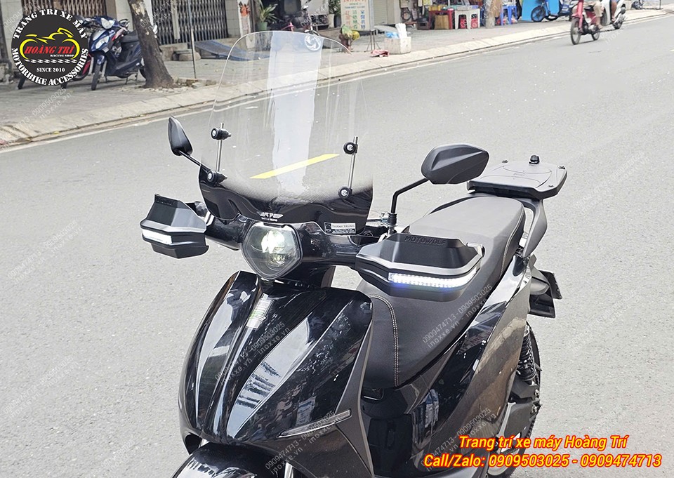 Kính chắn gió cao cho xe máy gắn chân gương