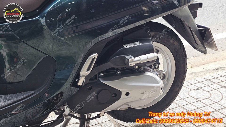 Gác chân phụ xe Scoopy