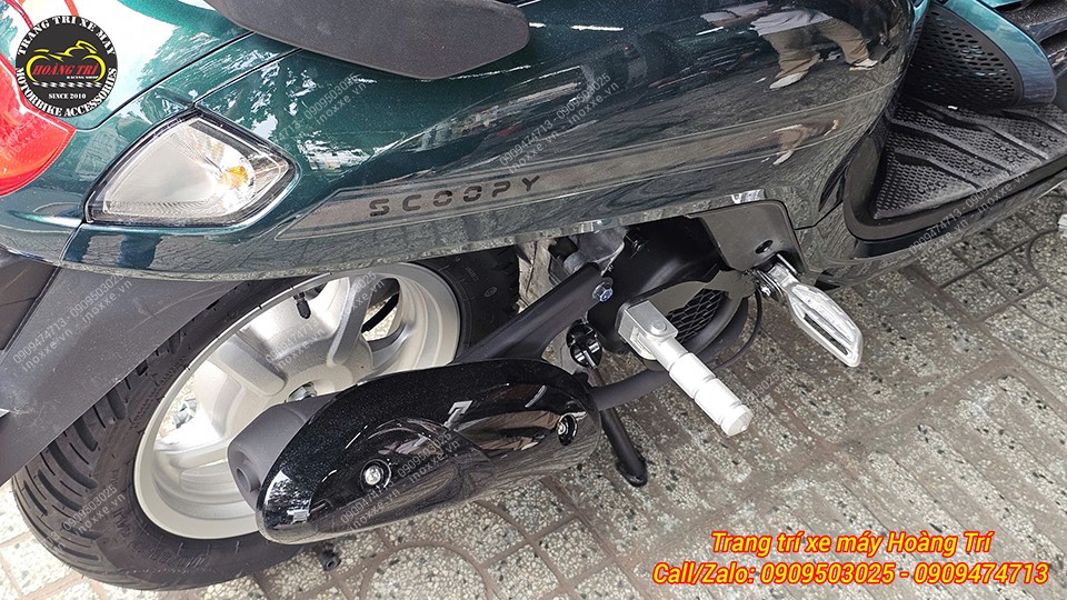 Gác chân phụ xe Scoopy