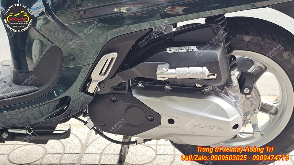 Gác chân phụ xe Scoopy