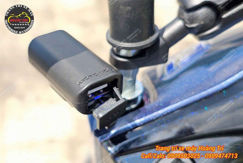 Sạc điện thoại USB gắn xe máy chính hãng MotoWolf