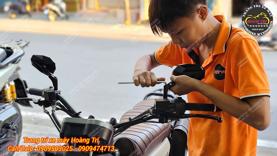 Kính hậu kiểu H2C V5 nhôm CNC