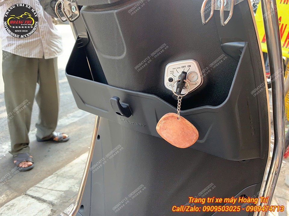 Hộc đựng đồ xe máy điện Vinfast EVO