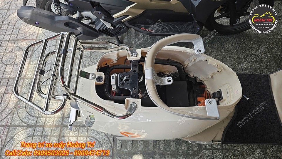 Baga sau tựa lưng xe máy điện Yadea