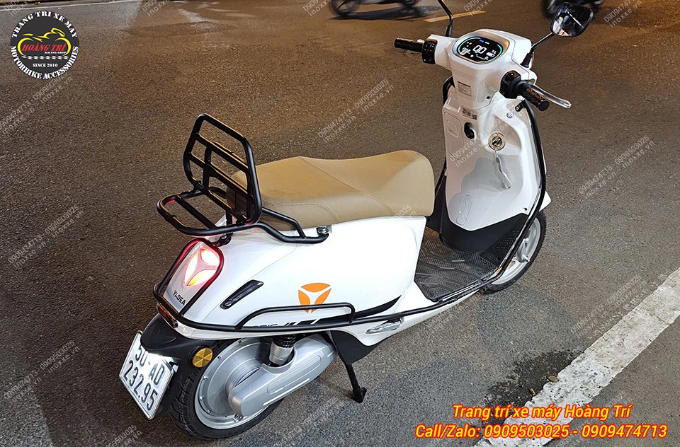 Baga sau kiểu Vespa độ cho xe máy điện Yadea