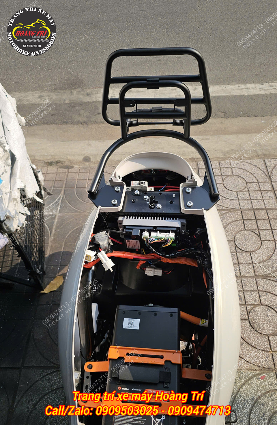 Baga sau tựa lưng xe máy điện Yadea