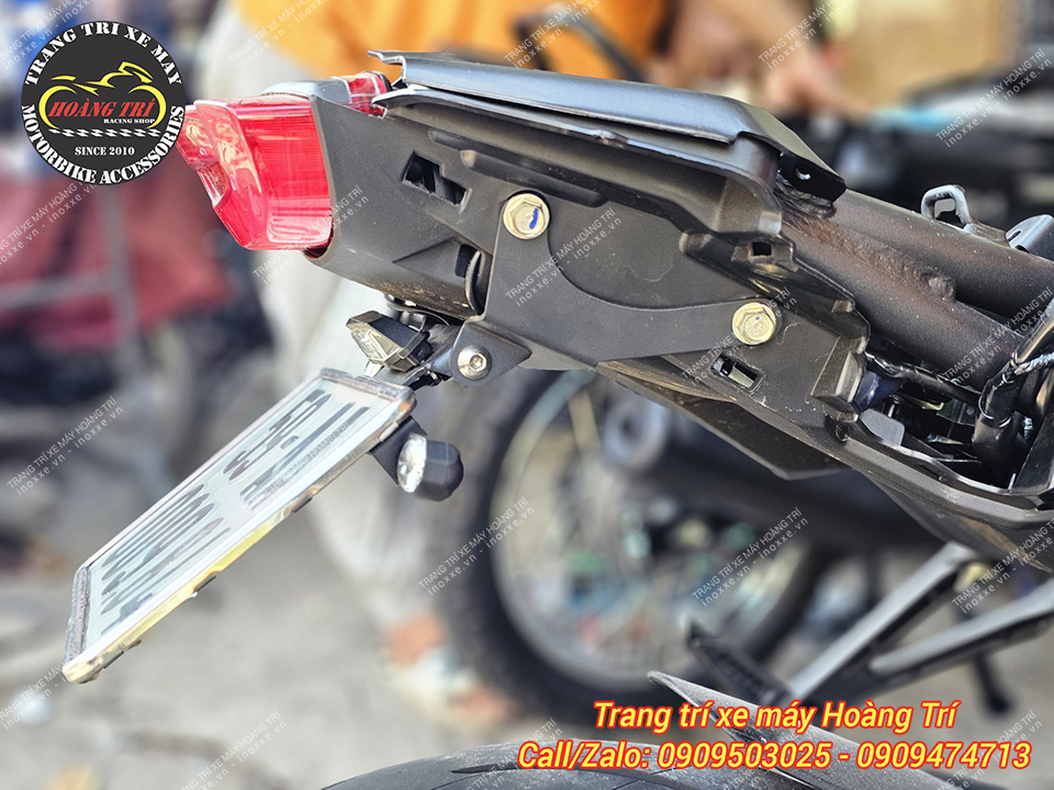 Pát biển số CB650
