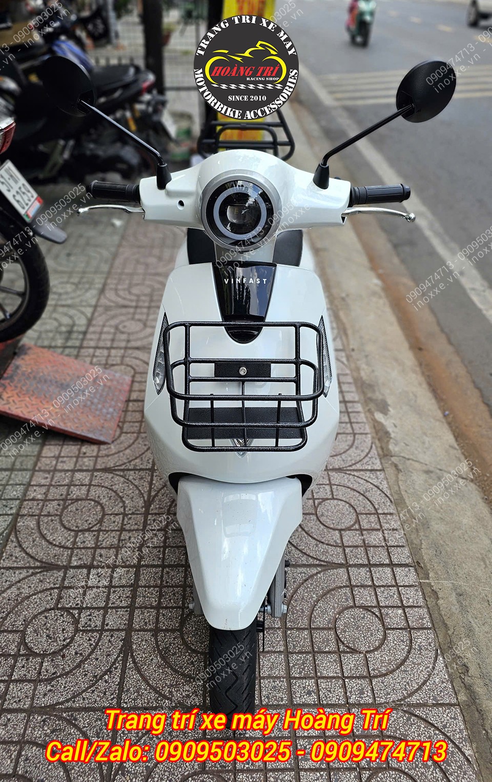 Rổ trước mặt nạ xe máy điện Vinfast EVO