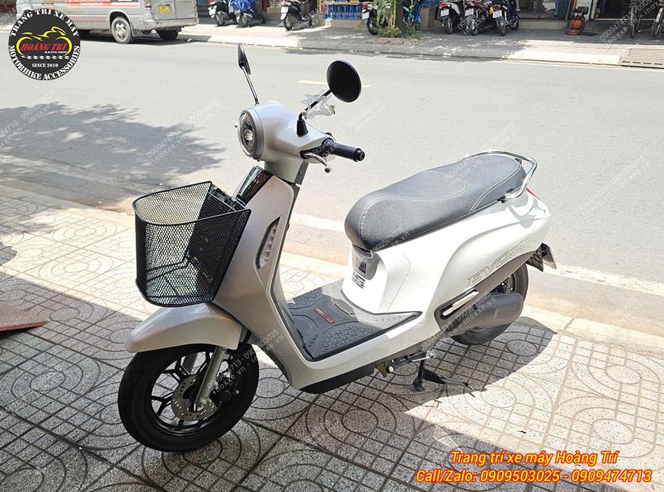 Rổ trước mặt nạ xe máy điện Vinfast EVO
