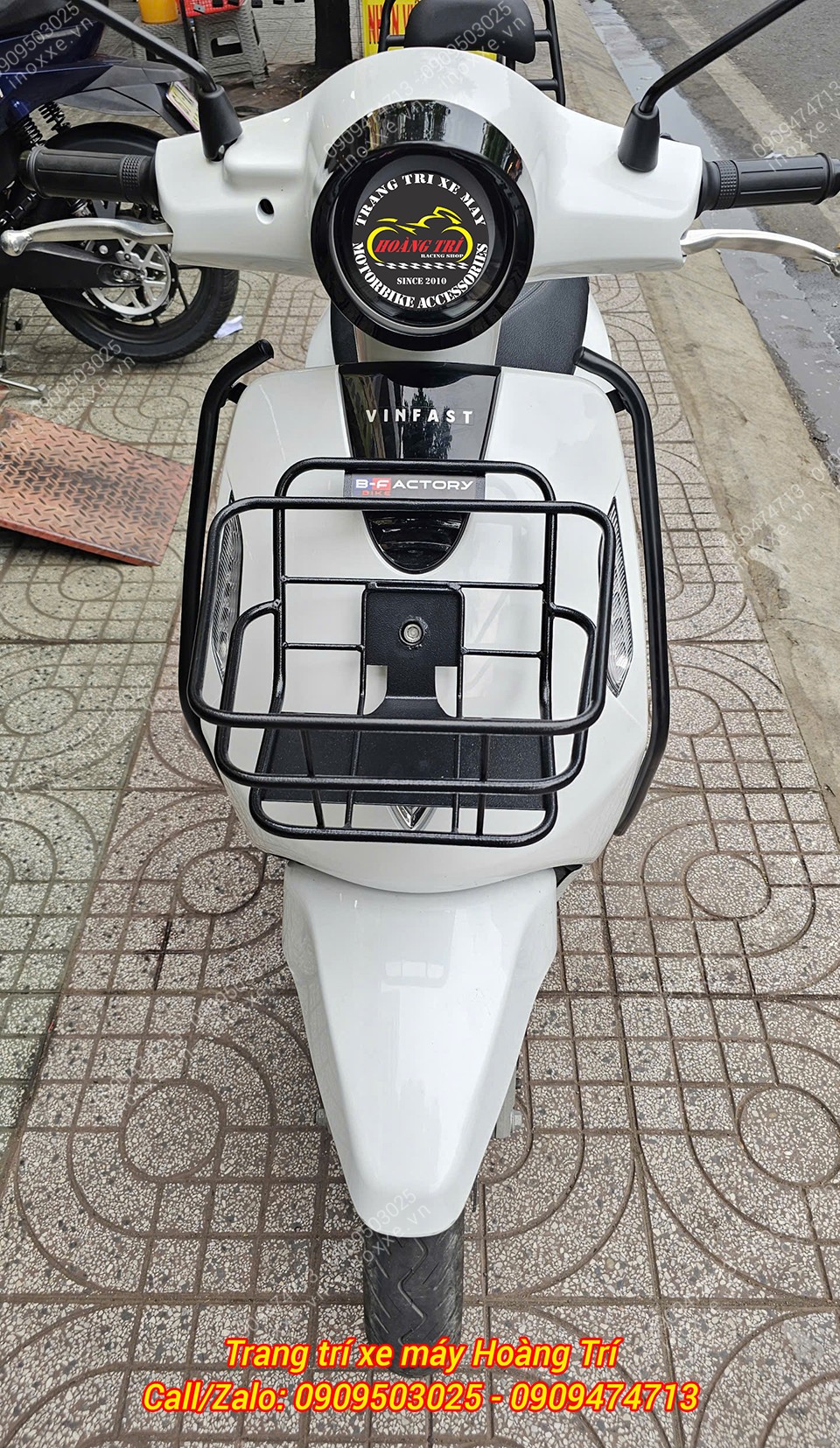 Rổ trước mặt nạ xe máy điện Vinfast EVO