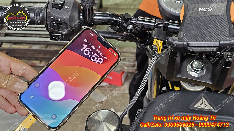 Sạc điện thoại USB gắn xe máy chính hãng MotoWolf