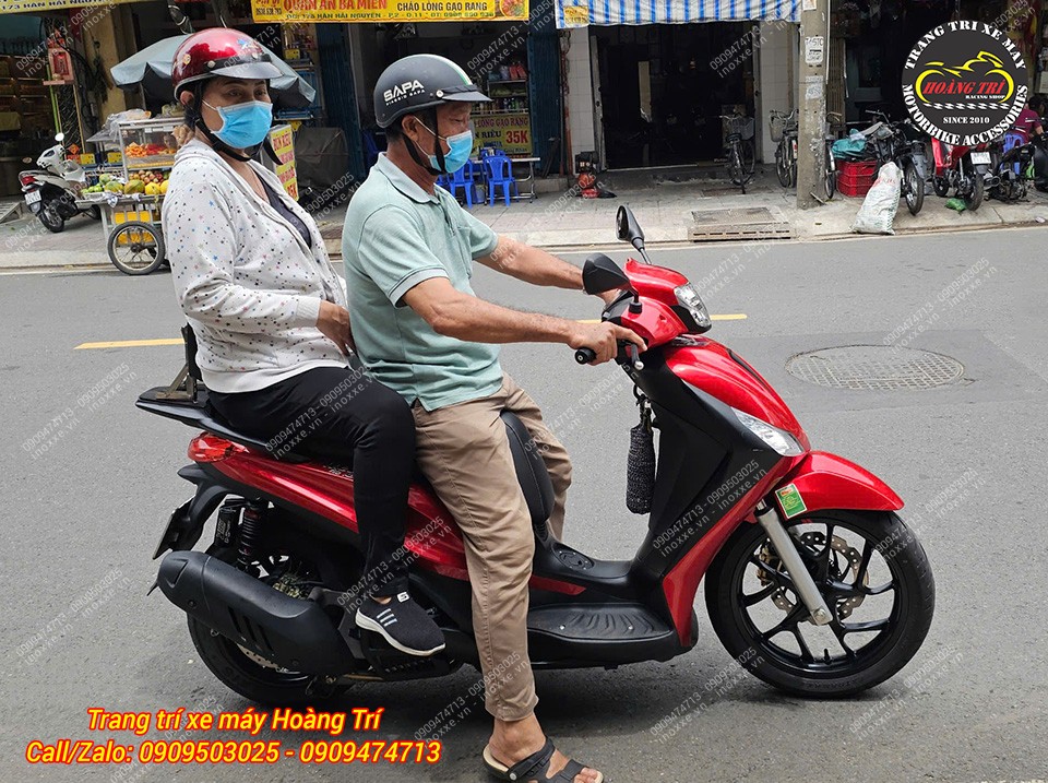 Baga sau tựa lưng Piaggio Medley bật/gấp 2 chiều