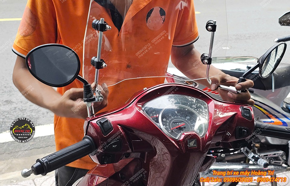 Kính chắn gió cao cho xe máy gắn chân gương
