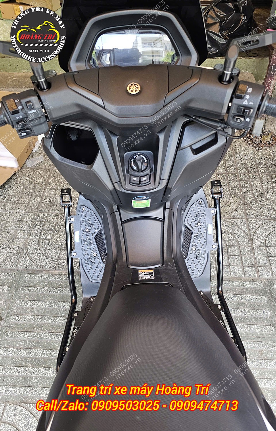 Chống đổ kèm tấm lót chân nhôm CNC Yamaha NMAX
