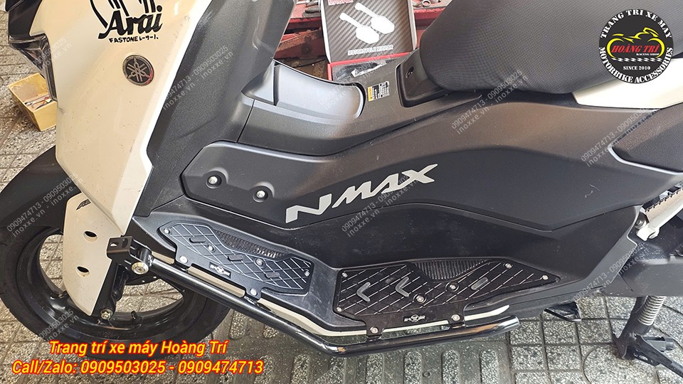 Chống đổ kèm tấm lót chân nhôm CNC Yamaha NMAX