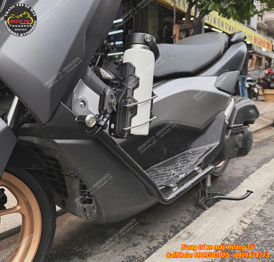 Chống đổ kèm tấm lót chân nhôm CNC Yamaha NMAX