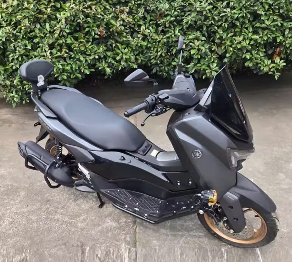 Chống đổ kèm tấm lót chân nhôm CNC Yamaha NMAX