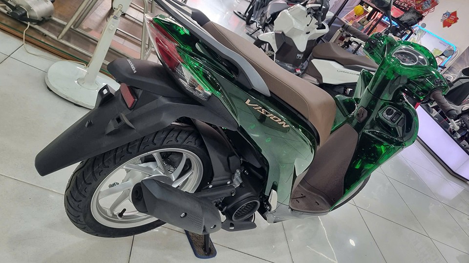 Dàn áo trong suốt xe Vision