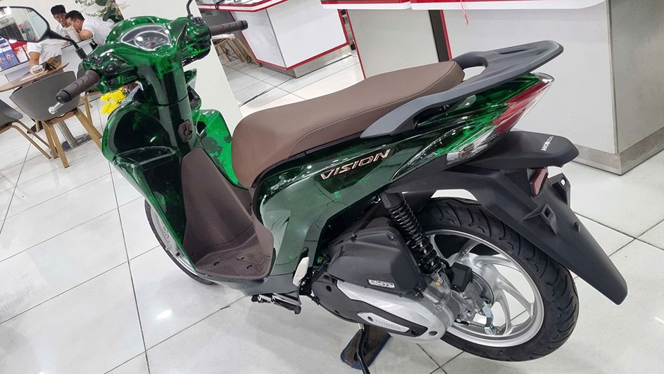 Dàn áo trong suốt xe Vision