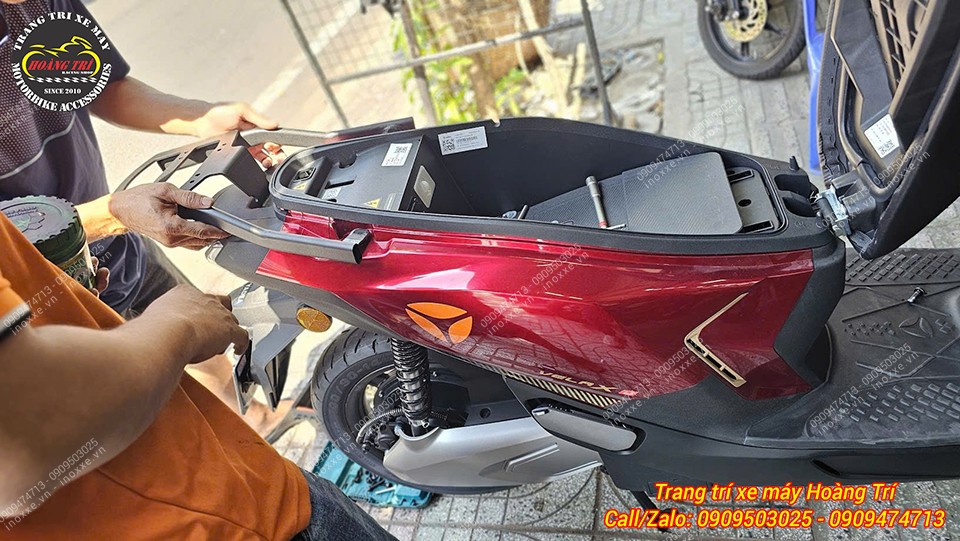 Trọn bộ baga sau và thùng Givi chính hãng lắp cho xe Yadea Velax U
