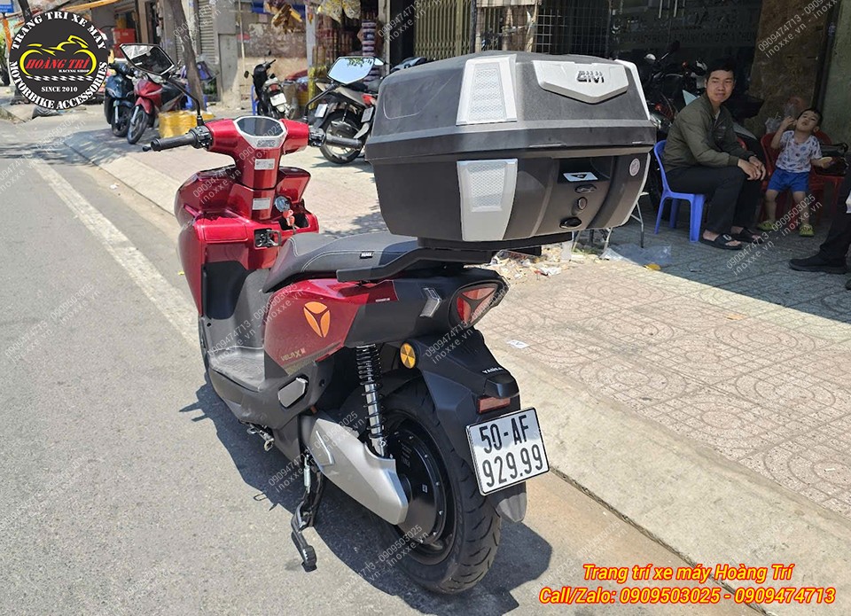Trọn bộ baga sau và thùng Givi chính hãng lắp cho xe Yadea Velax U