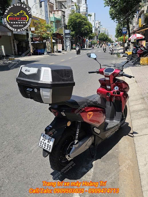 Trọn bộ baga sau và thùng Givi chính hãng lắp cho xe Yadea Velax U