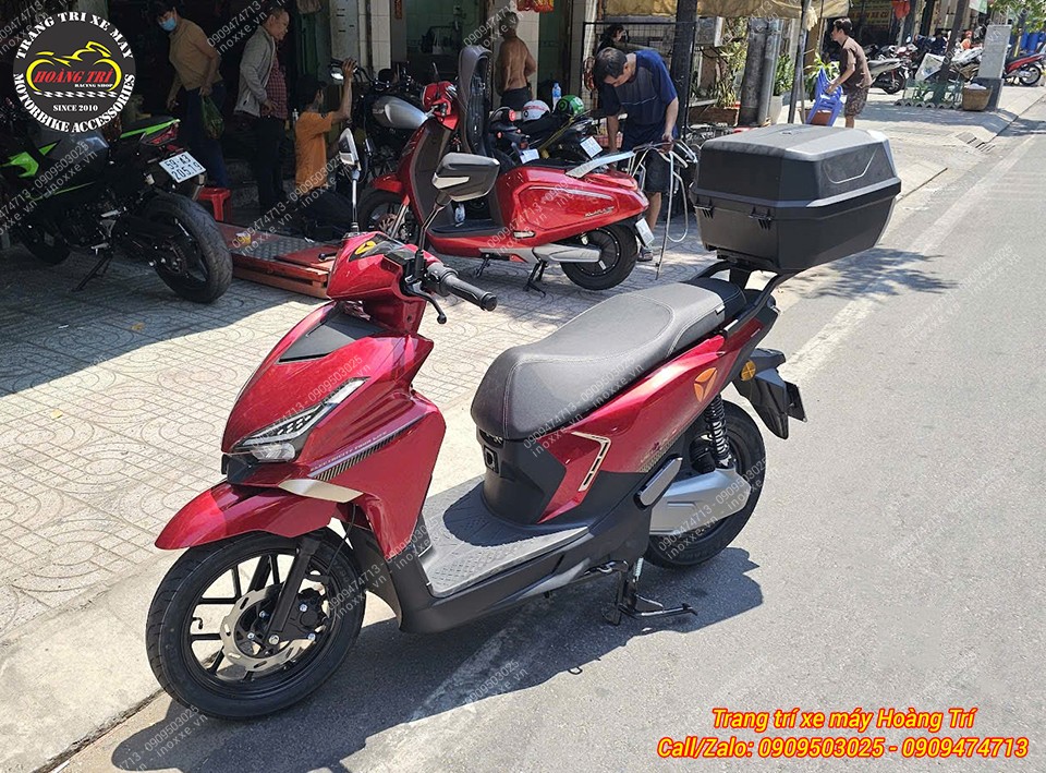 Trọn bộ baga sau và thùng Givi chính hãng lắp cho xe Yadea Velax U