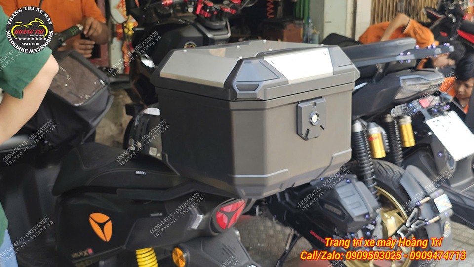 Trọn bộ baga sau và thùng Givi chính hãng lắp cho xe Yadea Velax U