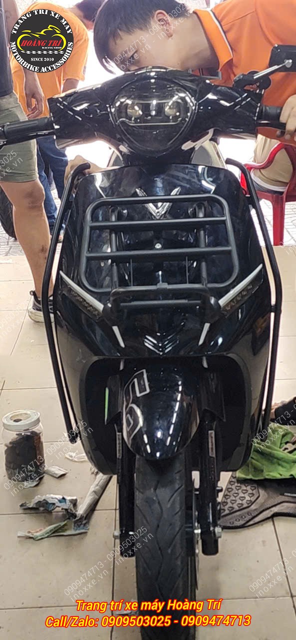 Baga trước xe máy điện Feliz kiểu Vespa