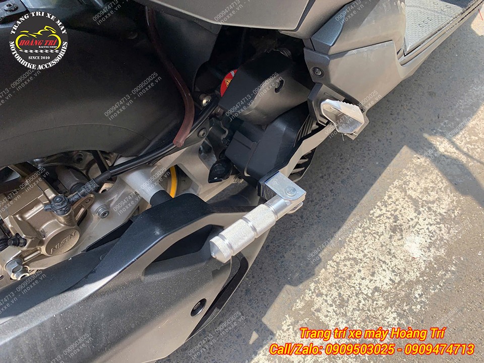 Gác chân phụ xe Vario 160