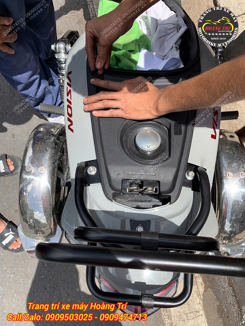 Baga sau tựa lưng Vision kiểu Vespa có tay dắt