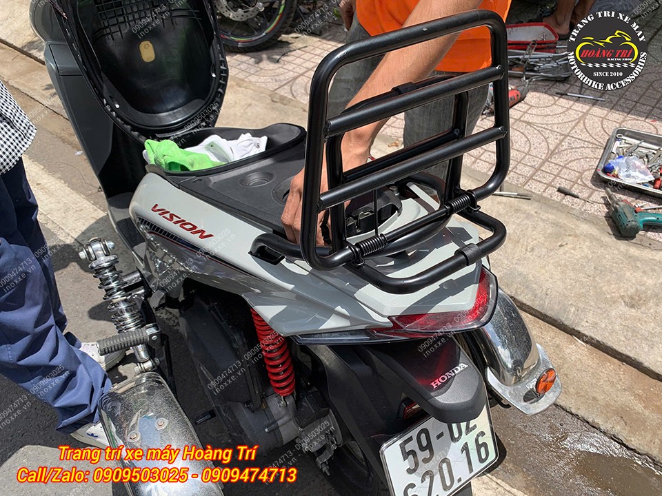 Baga sau tựa lưng Vision kiểu Vespa có tay dắt