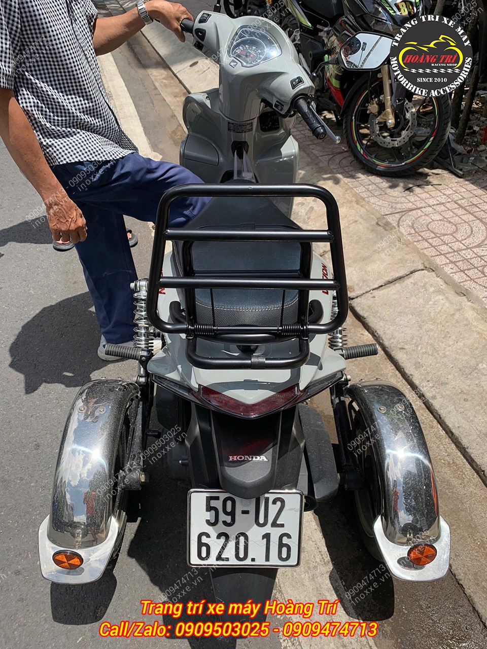 Baga sau tựa lưng Vision kiểu Vespa có tay dắt