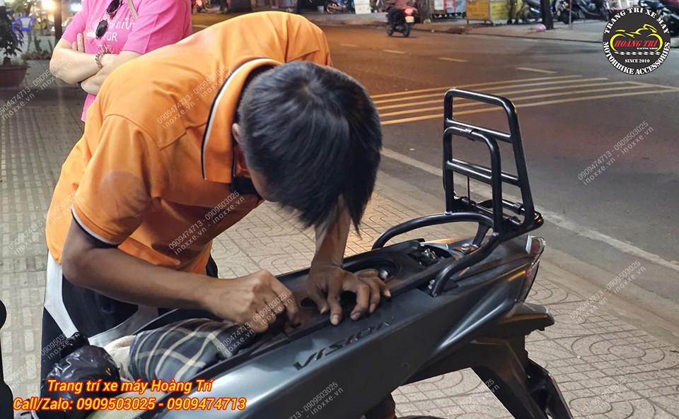 Baga sau tựa lưng Vision kiểu Vespa có tay dắt