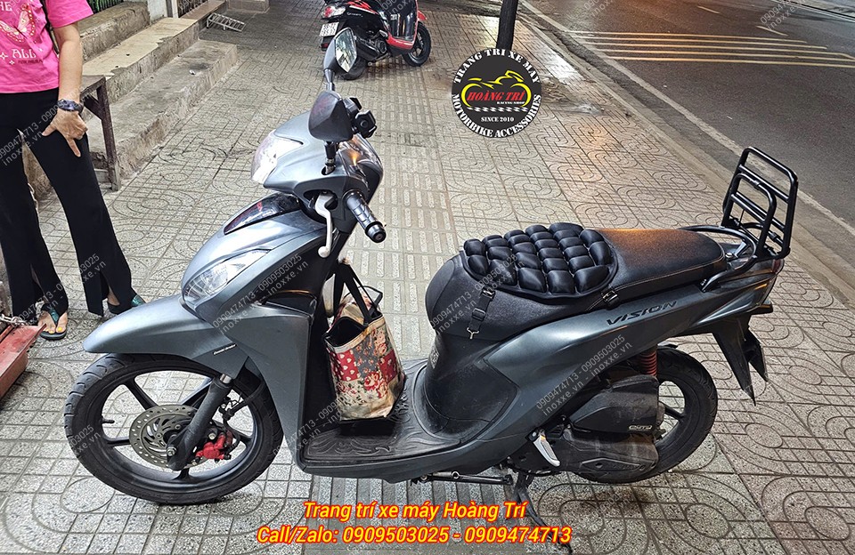 Baga sau tựa lưng Vision kiểu Vespa có tay dắt
