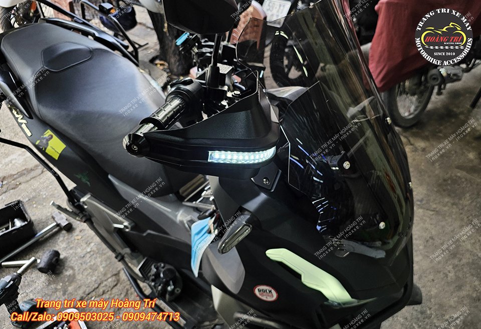 Bảo vệ tay lái MotoWolf chính hãng có đèn xi nhan