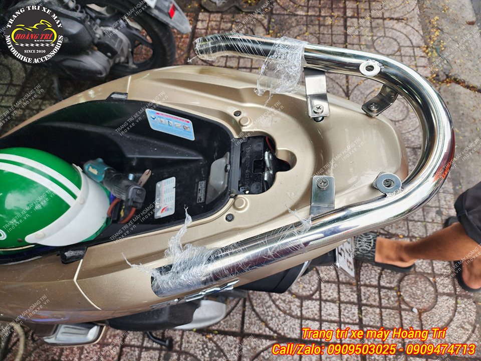 Baga sau inox KTC có tựa lưng dành cho xe PCX